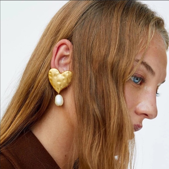 NWOT EARRINGS - Picture 1 of 2
